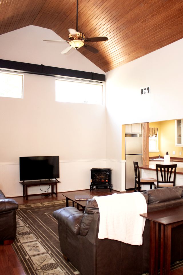 Group Cabin with Kayaks and Foosball Table in La Grange, Texas