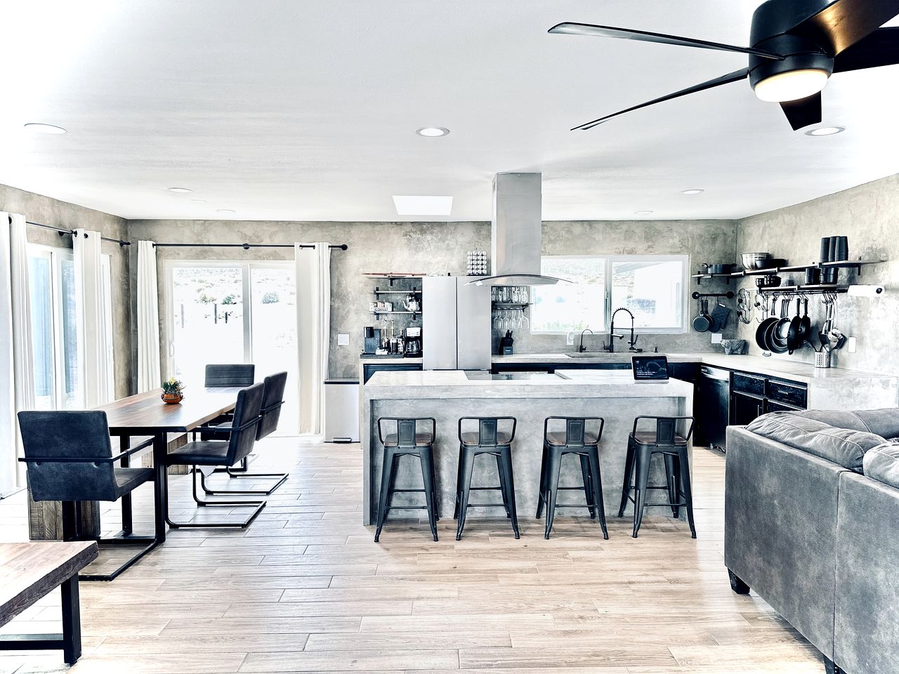 Unique Tranquil Luxurious Getaway in Lucerne Valley, California