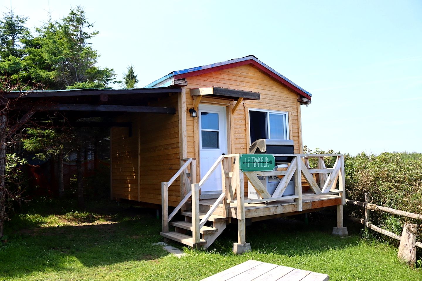 Comfortable and Cozy Waterfront Cottage Rental with Ocean Views in Quebec