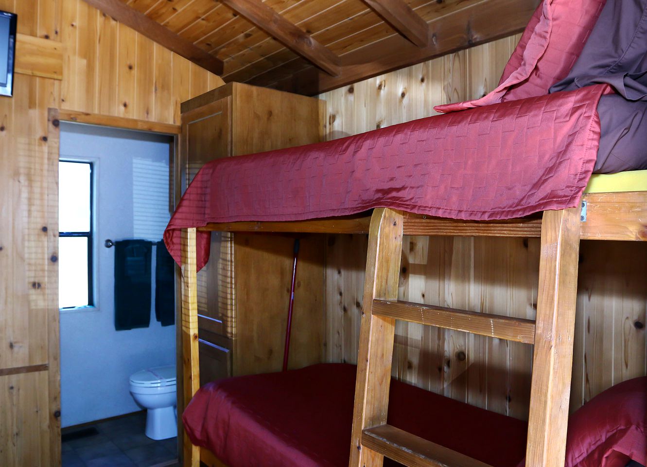 Affordable Cabin Getaway with Great Shared Facilities near Yosemite National Park