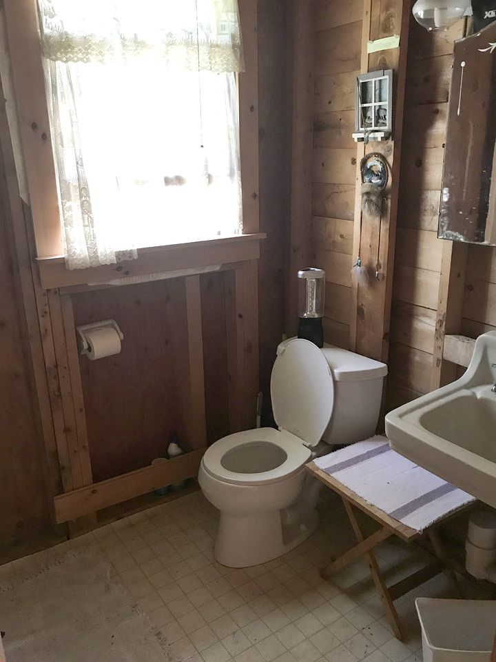 Lakefront Log Cabin Rental Overlooking the East Shore of Muscongus Pond