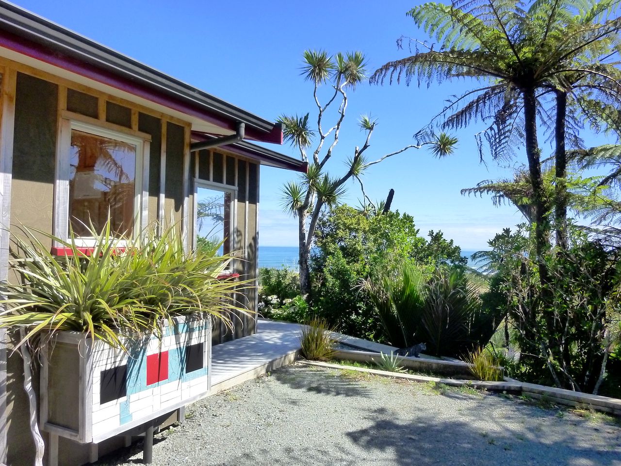 Romantic Cottage Rental with Tasman Sea Views on South Island, New Zealand