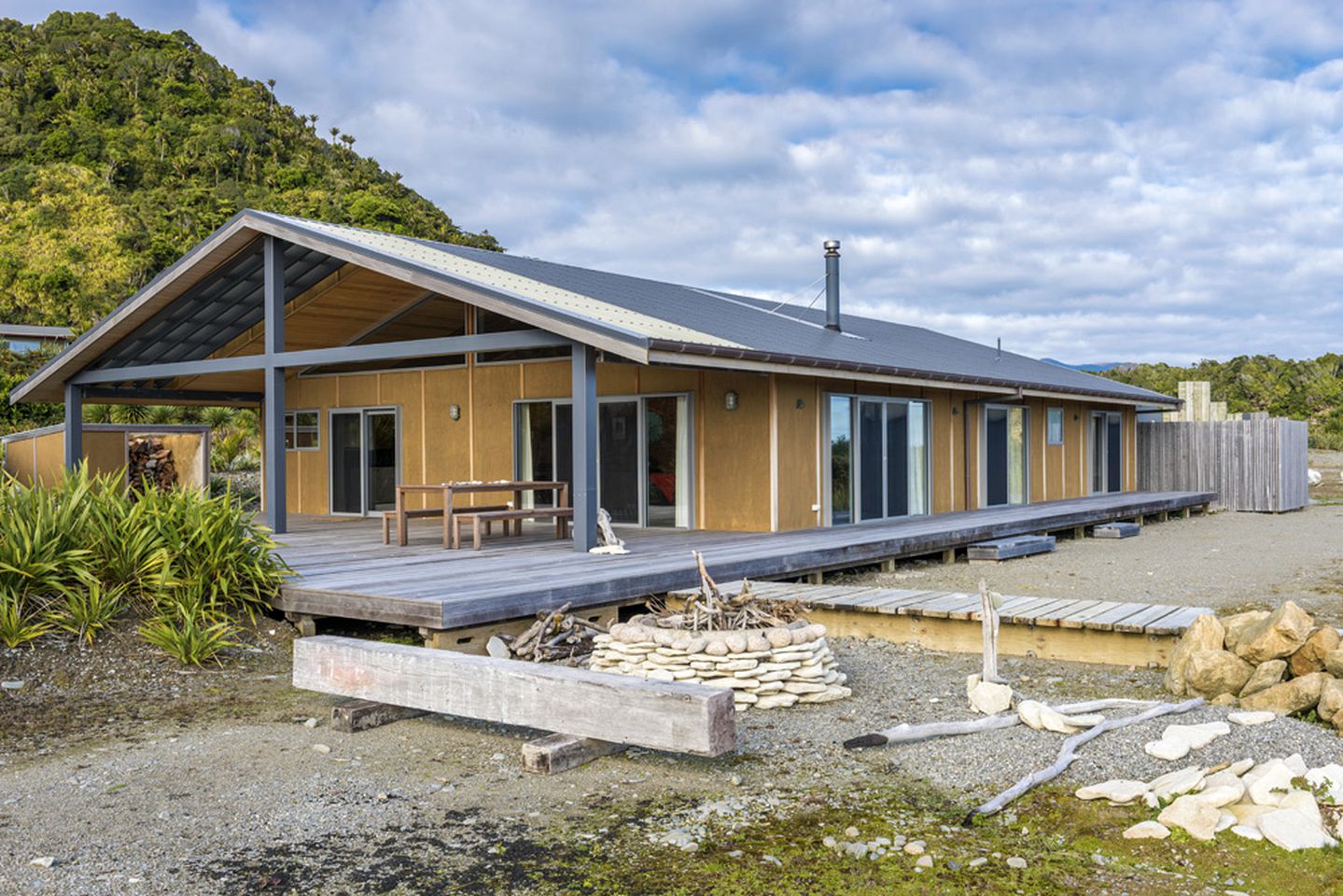 Spacious and Modern Beachfront Glamping Rental in Punakaiki, New Zealand