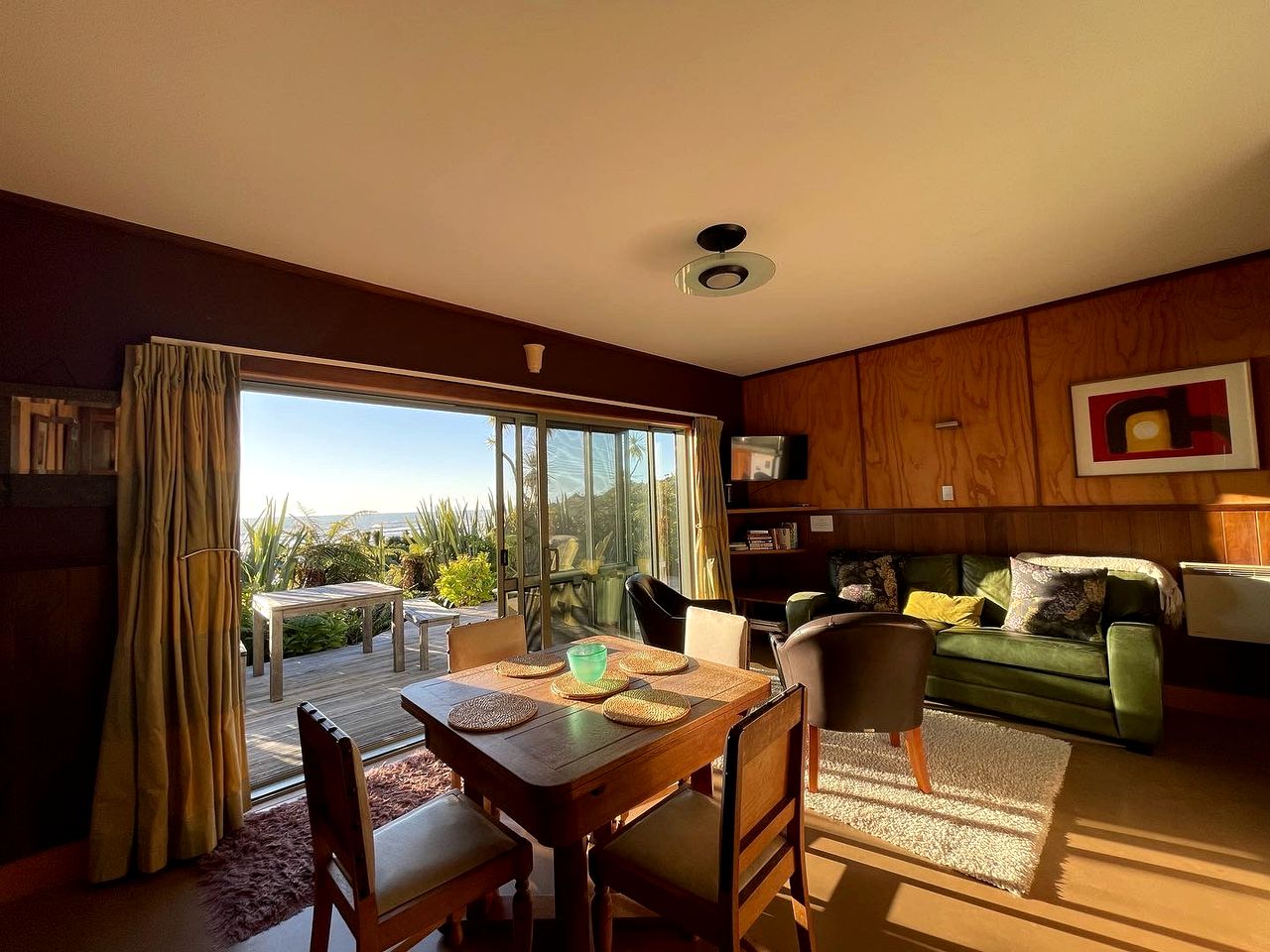 Charming Cottage Accommodation with Panoramic Sea View on West Coast, New Zealand