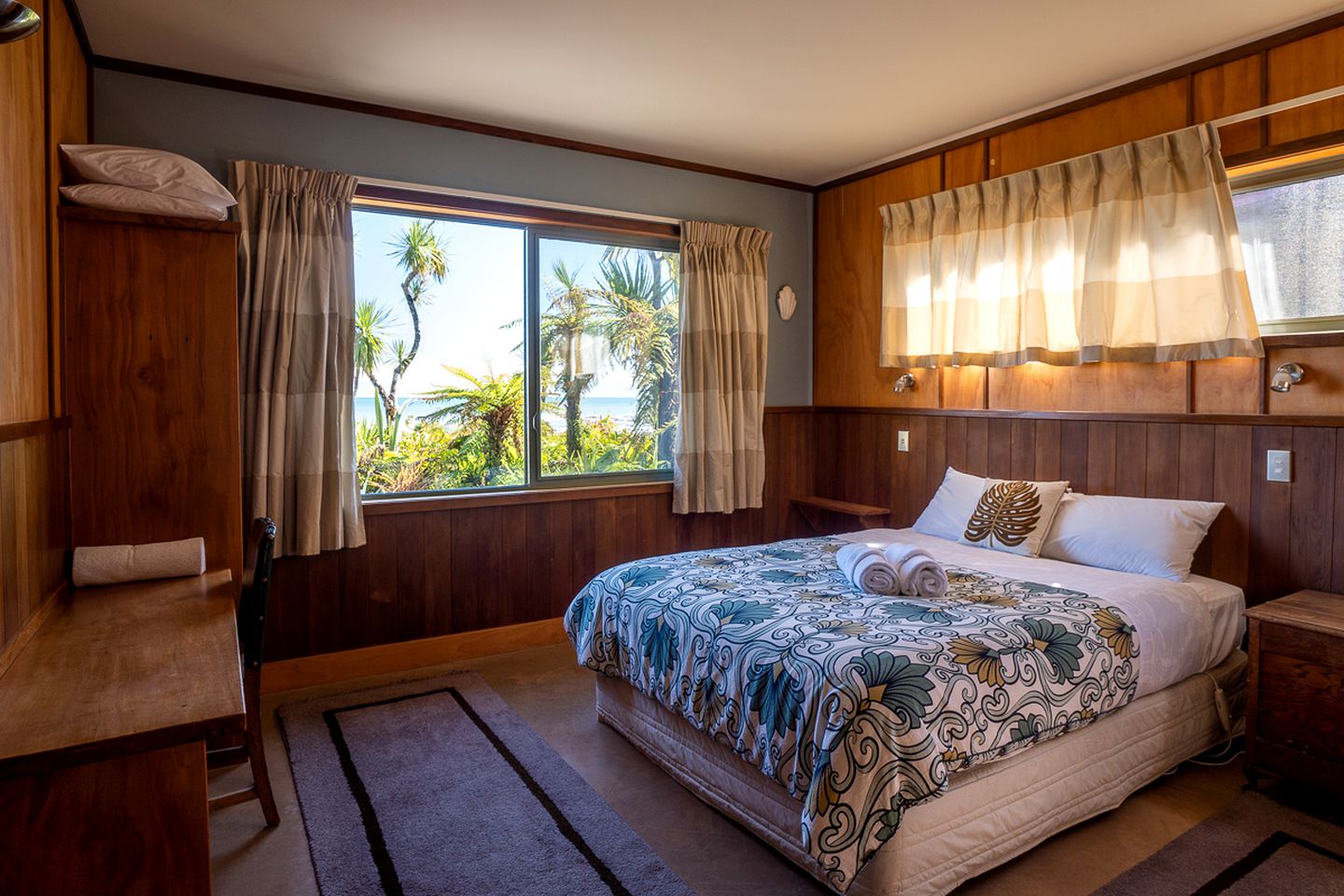 Charming Cottage Accommodation with Panoramic Sea View on West Coast, New Zealand