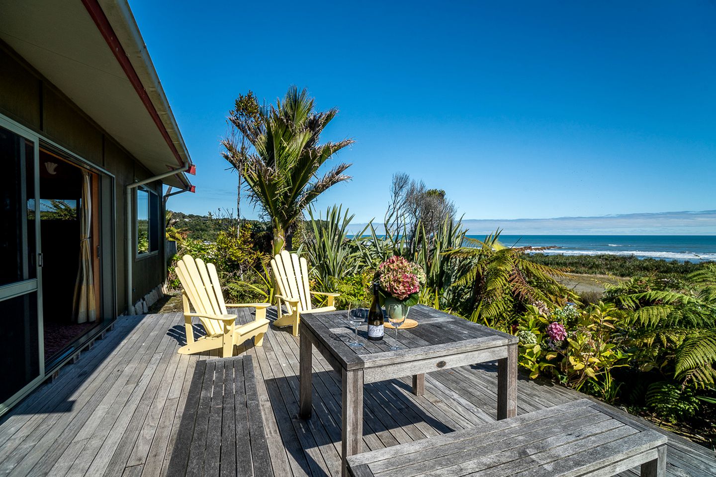 Charming Cottage Accommodation with Panoramic Sea View on West Coast, New Zealand