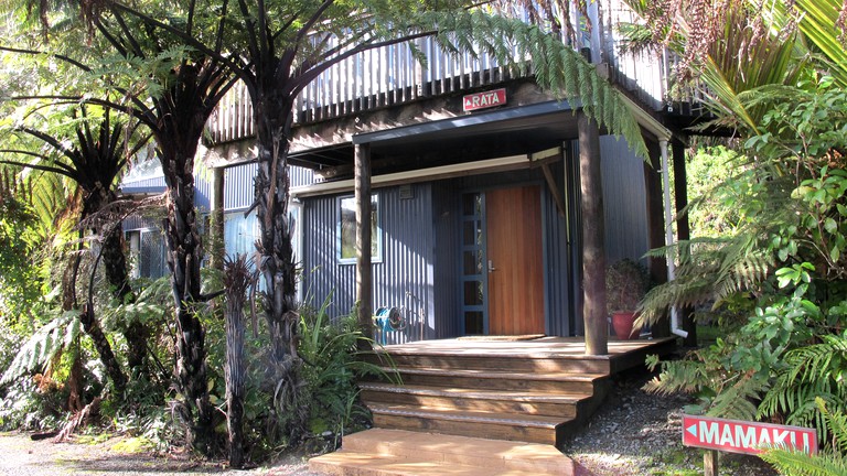 Cottages (New Zealand, Punakaiki, South Island)