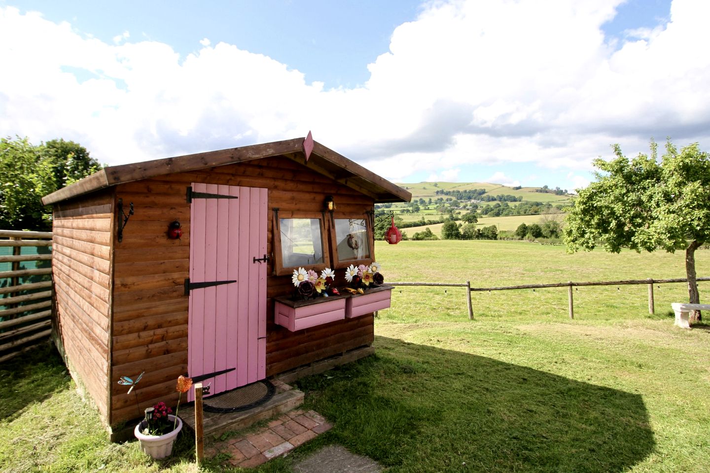 Unique Luxury Glamping in the Stunning Shropshire Countryside, England