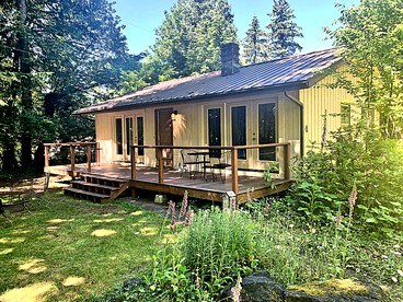 Oregon Cottage Rental with a King-Size Bed Overlooking Blue River photo 3