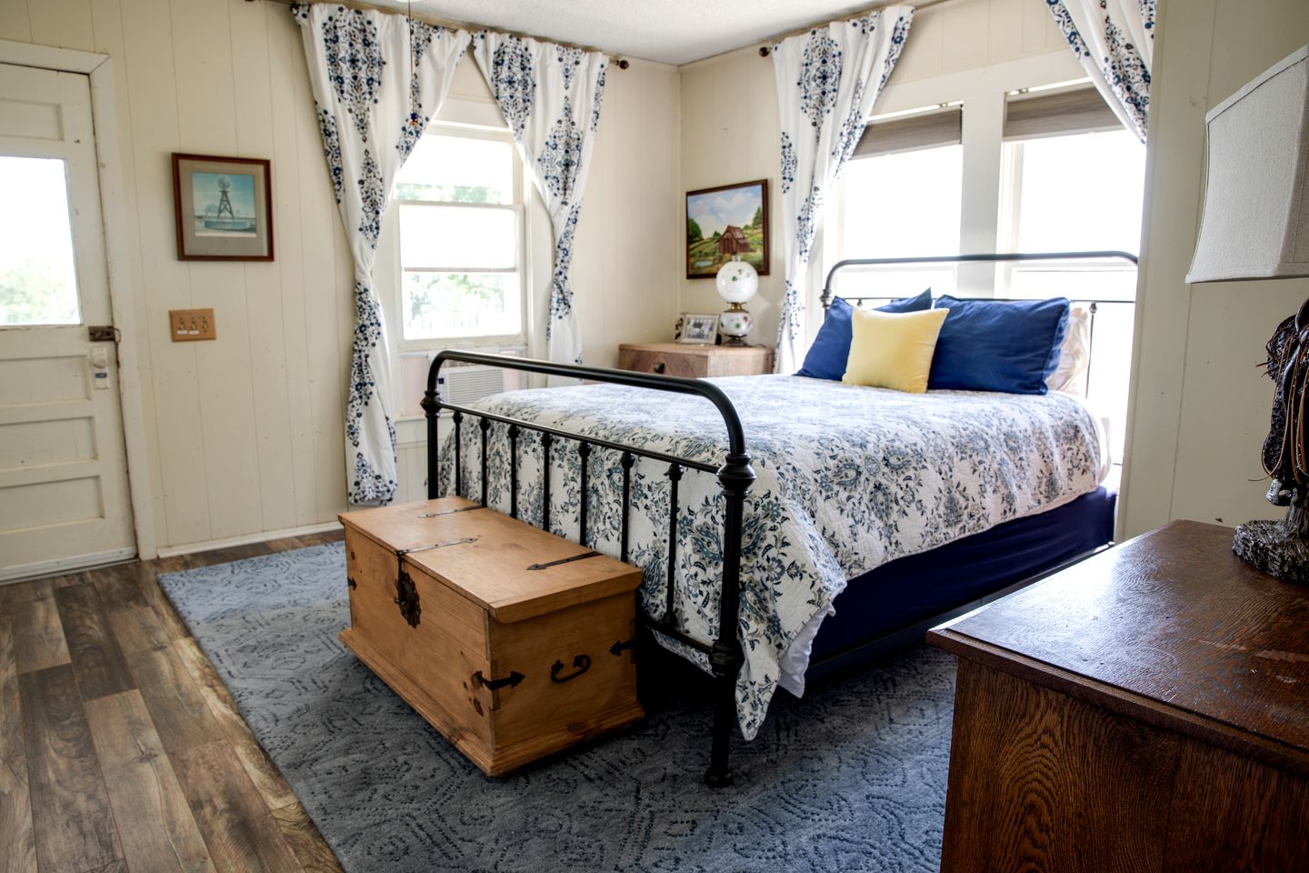 Spacious Cottage Rental for Group Getaway on Ranch near Dallas, Texas