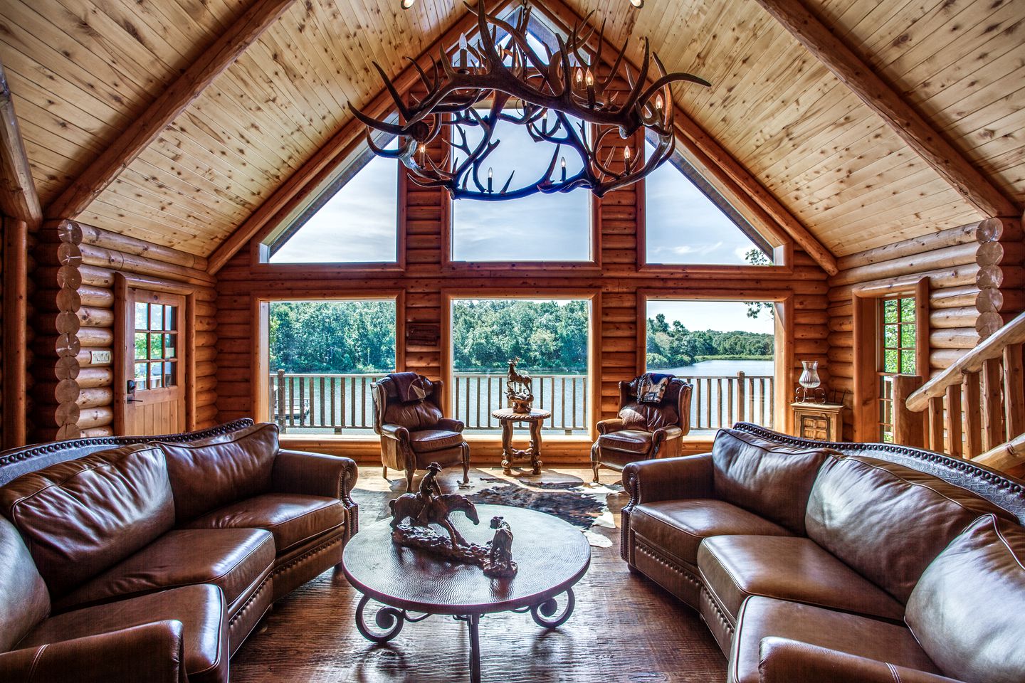 Luxurious Log Cabin Rental for Groups with Private Lake near Dallas, Texas