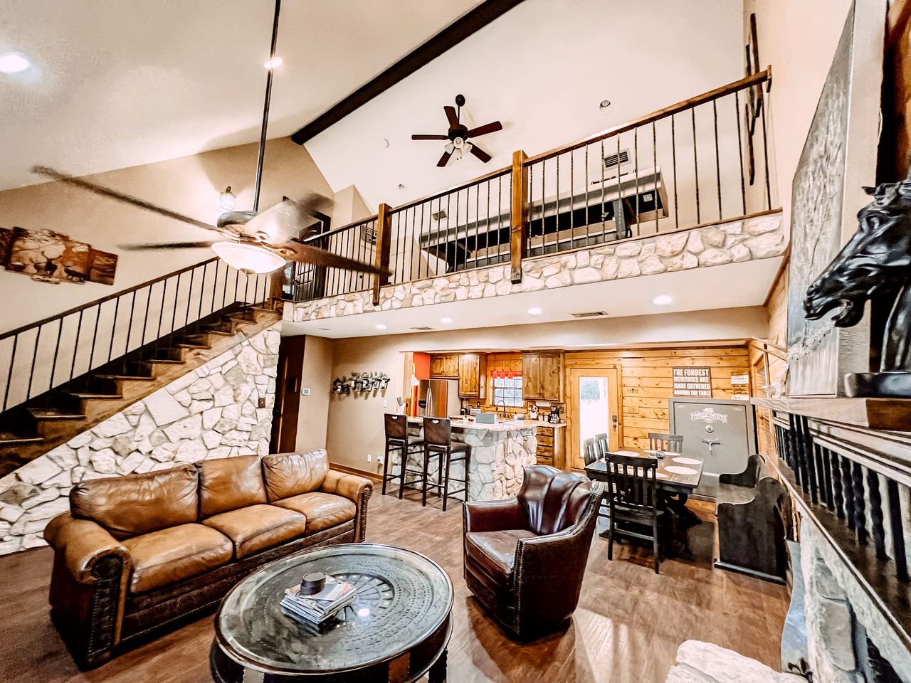 Cozy Lakeside Cabin Rental on 700-Acre Ranch near Dallas, Texas