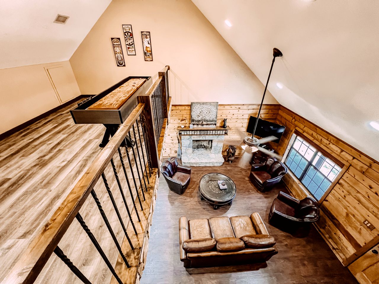 Cozy Lakeside Cabin Rental on 700-Acre Ranch near Dallas, Texas