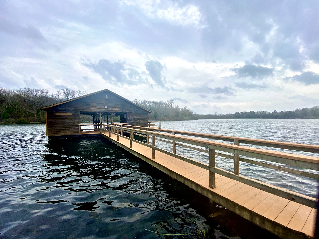 Cozy Lakeside Cabin Rental on 700-Acre Ranch near Dallas, Texas