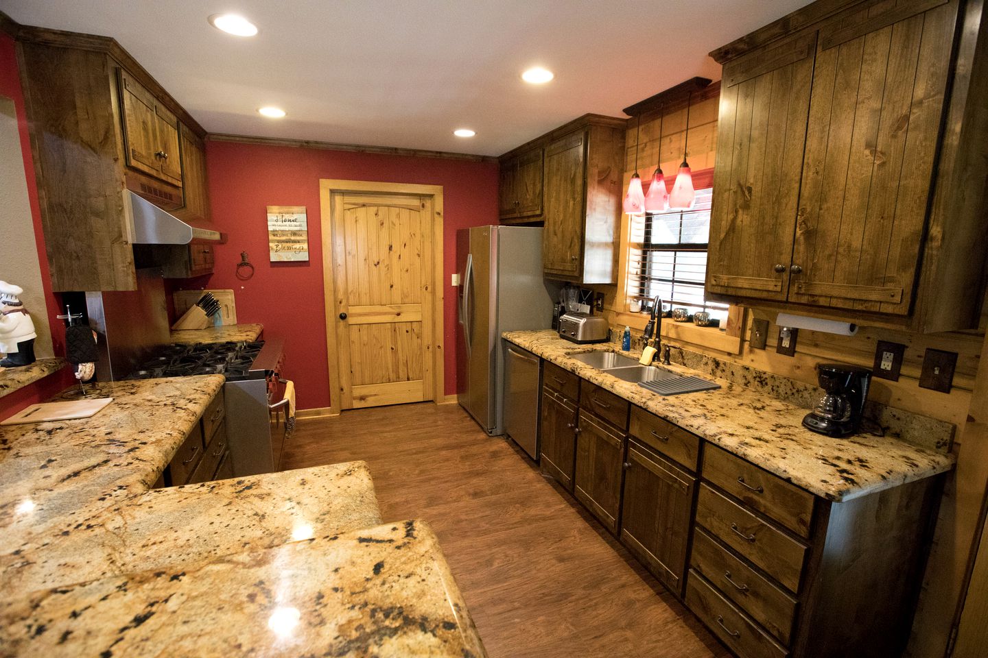 Cozy Lakeside Cabin Rental on 700-Acre Ranch near Dallas, Texas