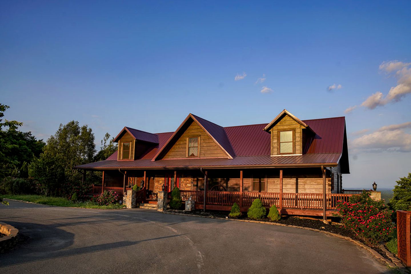 Stunning Luxury Cabin Rental with Hot Tub near Blue Ridge Mountains of North Carolina