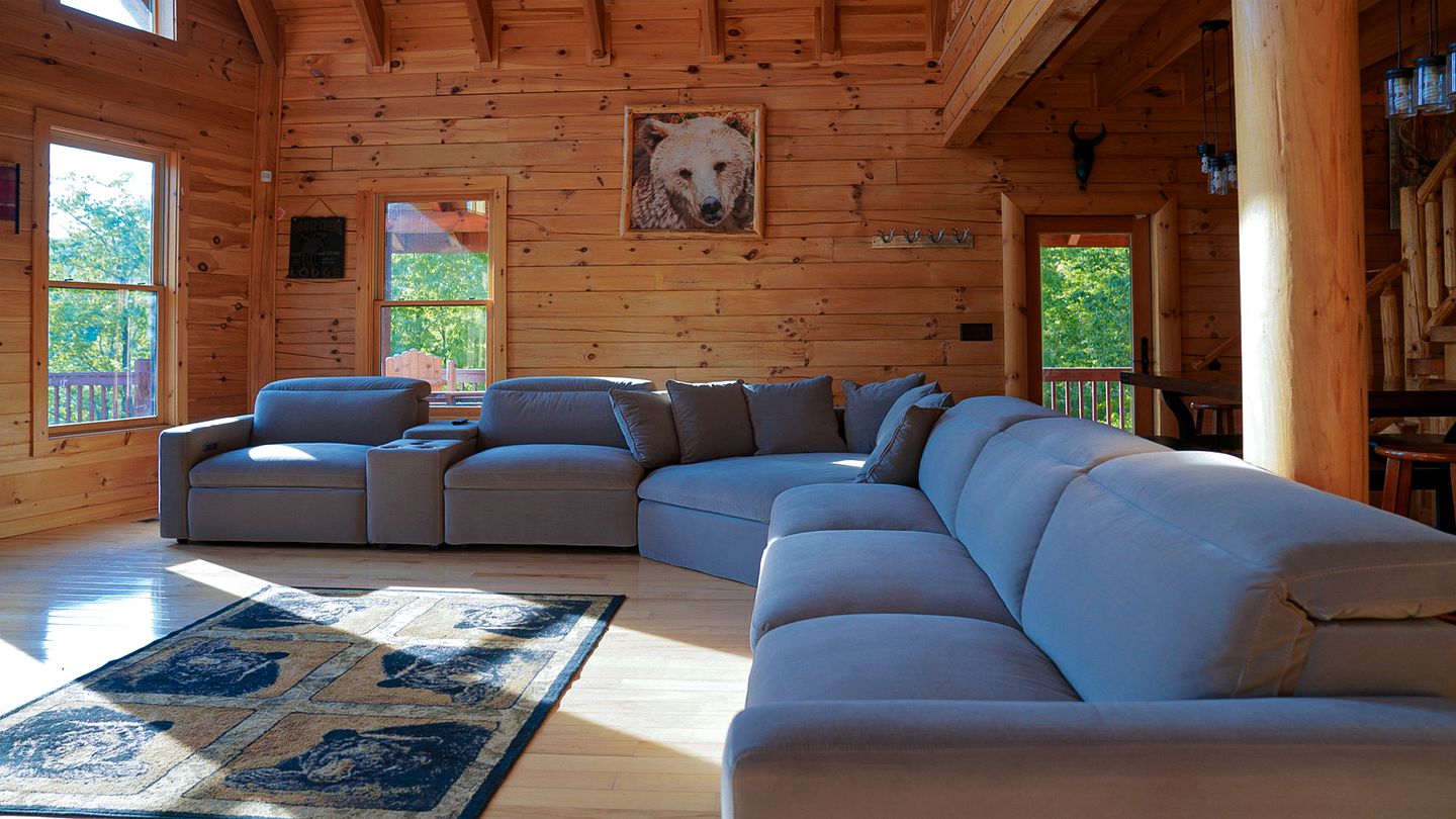 Sublime Vacation Rental for Unforgettable Family or Group Vacations in Dobson, North Carolina