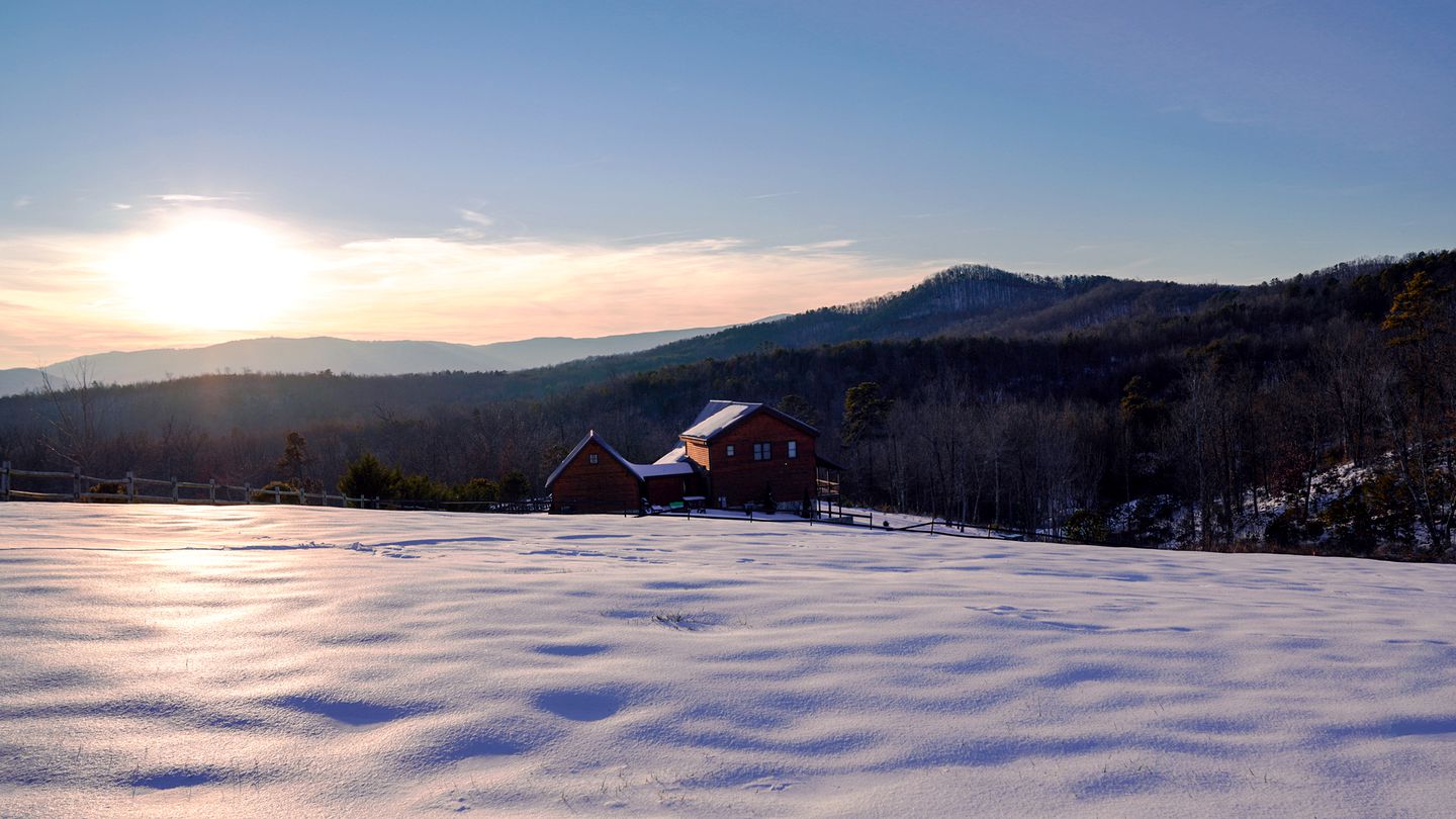 Sublime Vacation Rental for Unforgettable Family or Group Vacations in Dobson, North Carolina