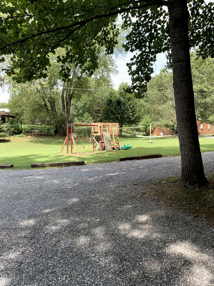 Serene Cabin in the Woods near the Nantahala National Forest, North Carolina
