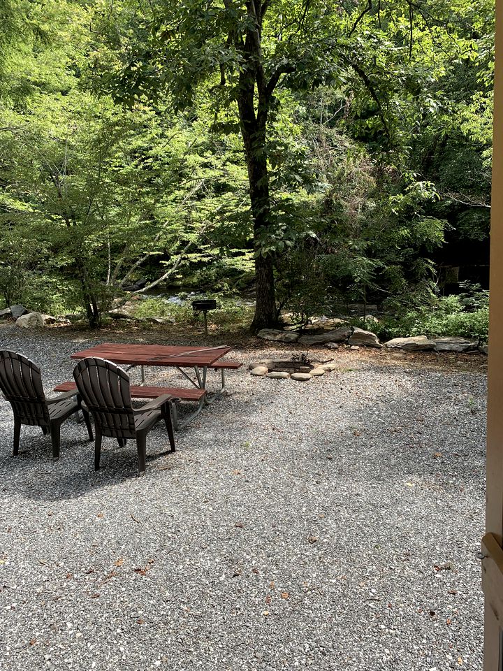 Lovely Weekend Getaway Cabin near Lake Santeetlah in North Carolina