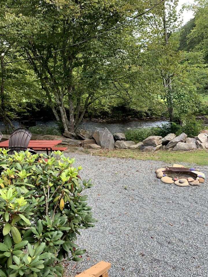 Peacefully Secluded Cabin Located Creekside near Asheville, North Carolina