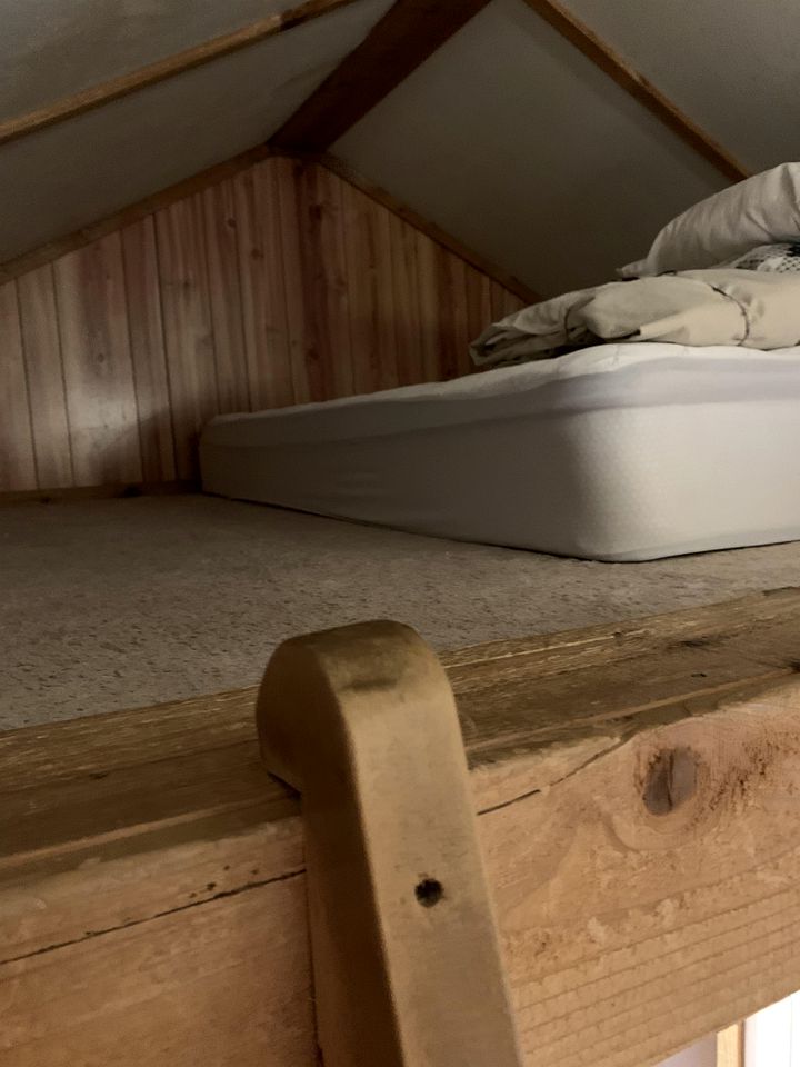 Peacefully Secluded Cabin Located Creekside near Asheville, North Carolina