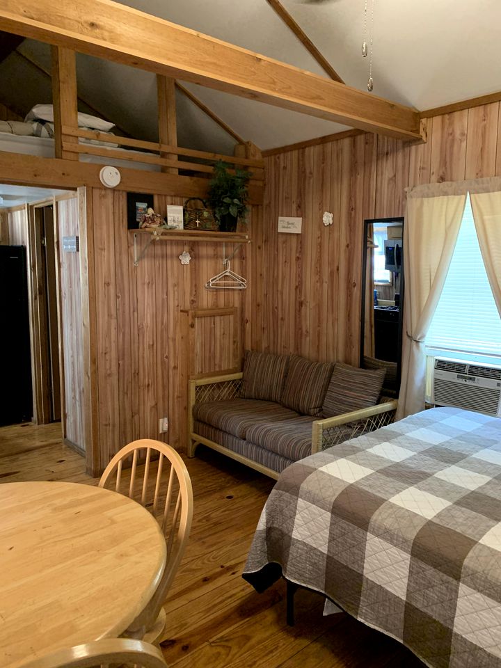 Peacefully Secluded Cabin Located Creekside near Asheville, North Carolina