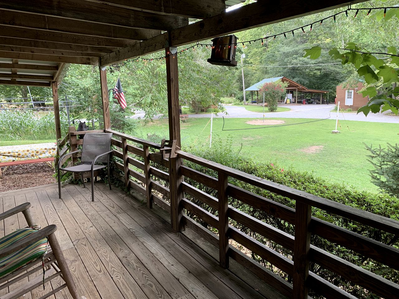 Comfortable Cabin Rental with Wi-Fi near the Great Smoky Mountains, North Carolina