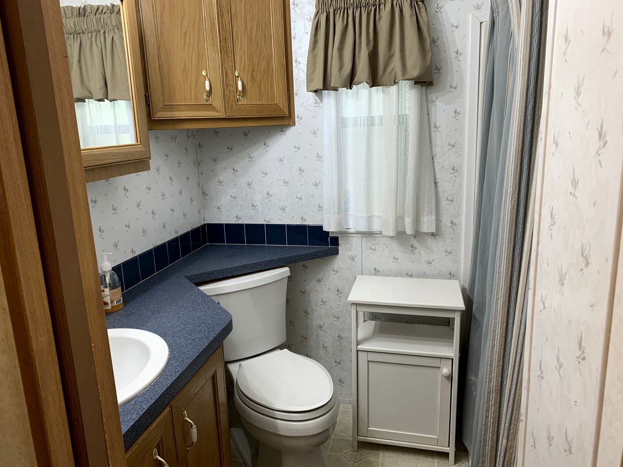 Comfortable Cabin Rental with Wi-Fi near the Great Smoky Mountains, North Carolina