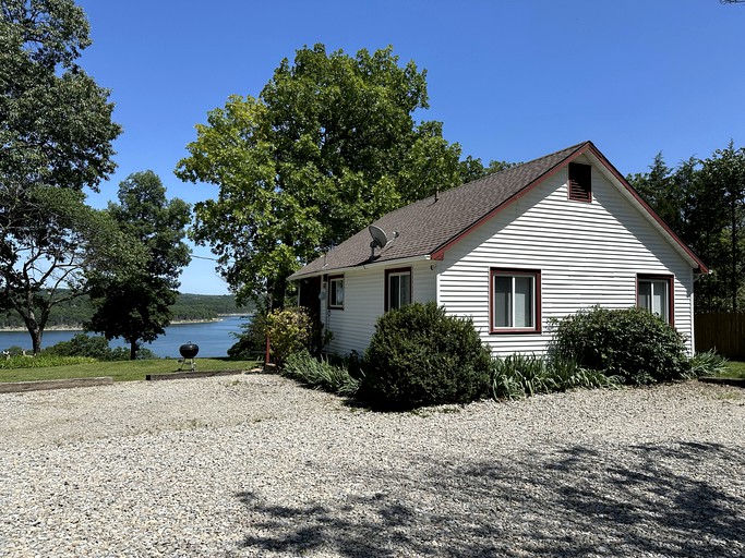 Cabins (United States of America, Gamaliel, Arkansas)