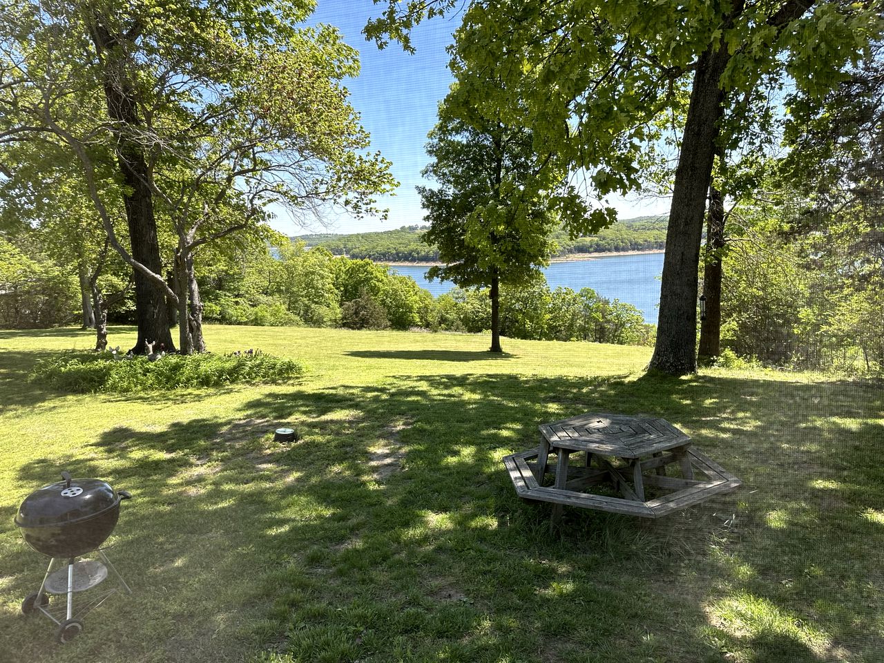 Spacious Family-Friendly Cabin Rental near Mountain Home, Arkansas