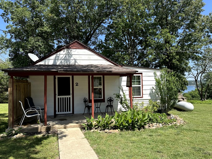 Cabins (United States of America, Gamaliel, Arkansas)