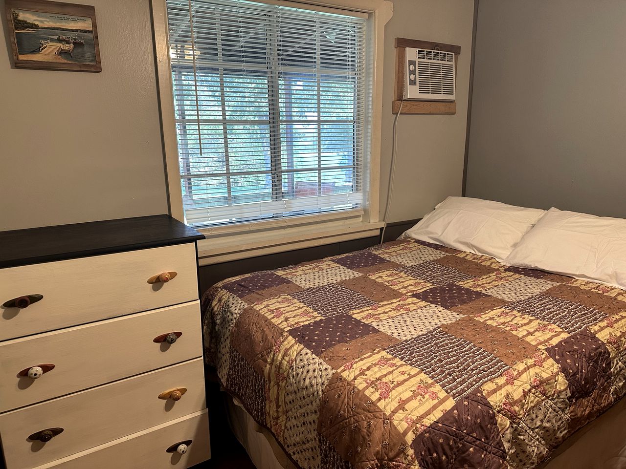 Charming Vacation Cabin for Rent by the Banks of Lake Norfolk, Arkansas