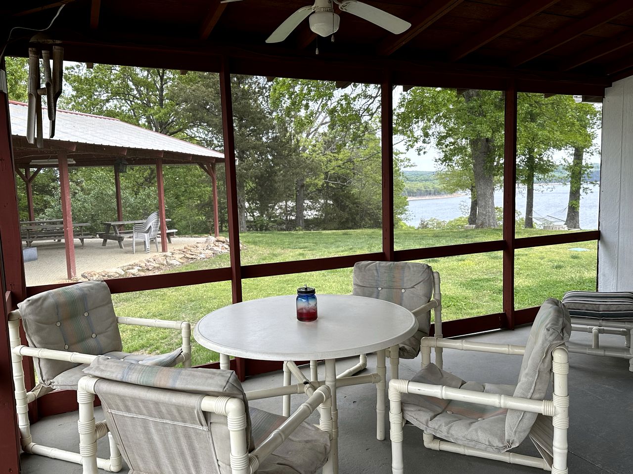 Cozy Lakefront Vacation Cabin Rental for Families near Mountain Home, Arkansas