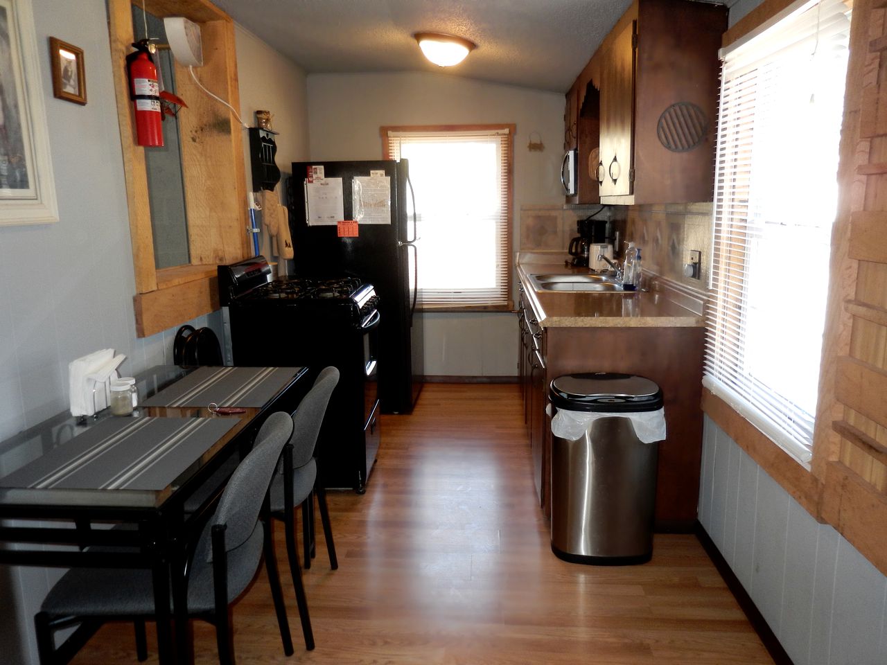 Romantic Waterfront Cabin Rental for Couples on the Banks of Lake Norfolk, Arkansas