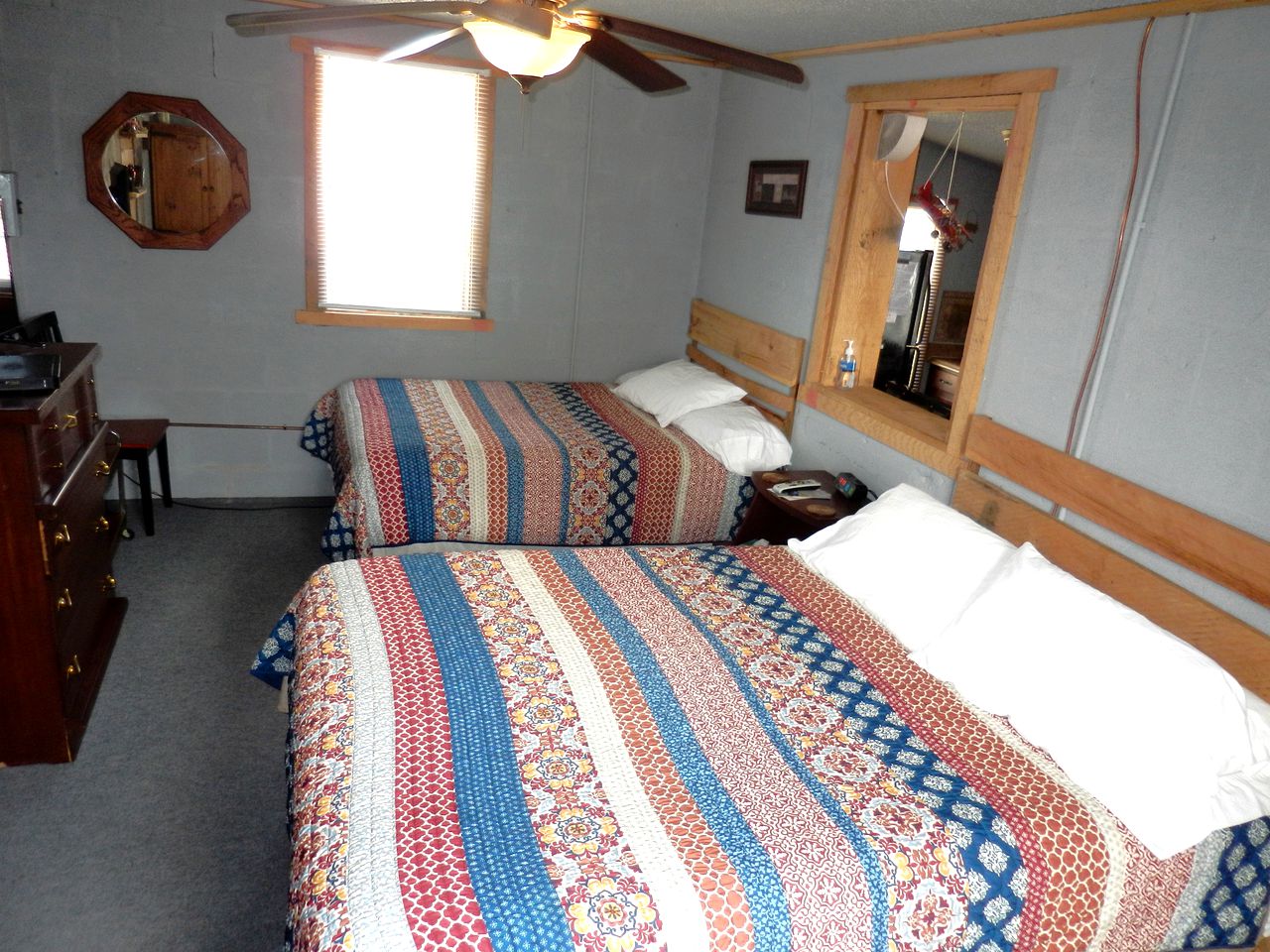 Romantic Waterfront Cabin Rental for Couples on the Banks of Lake Norfolk, Arkansas