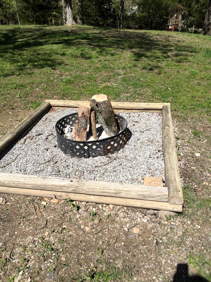 Romantic Waterfront Cabin Rental for Couples on the Banks of Lake Norfolk, Arkansas