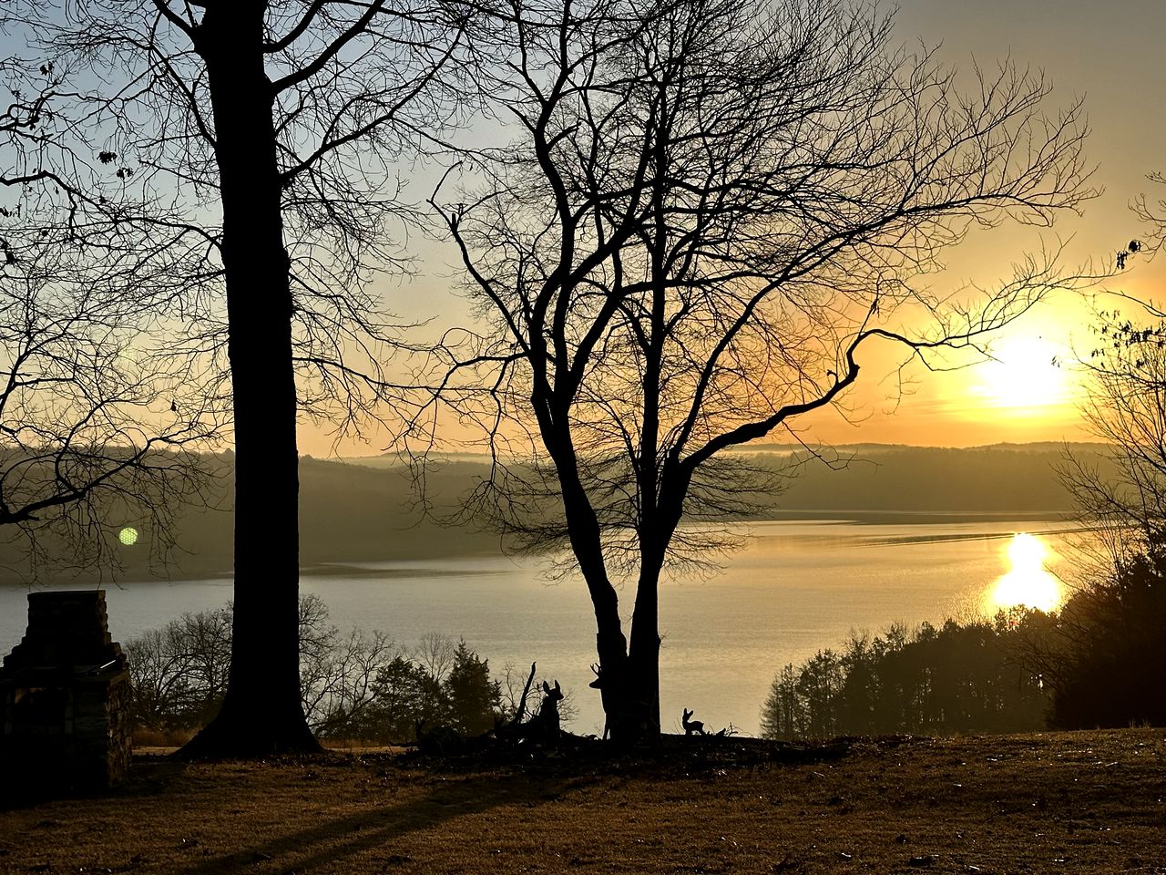 Romantic Waterfront Cabin Rental for Couples on the Banks of Lake Norfolk, Arkansas