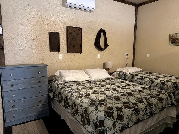 Cabins (United States of America, Gamaliel, Arkansas)