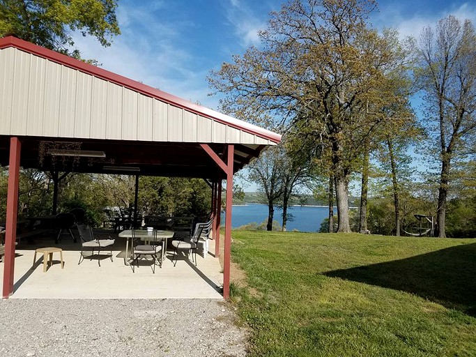 Cabins (United States of America, Gamaliel, Arkansas)