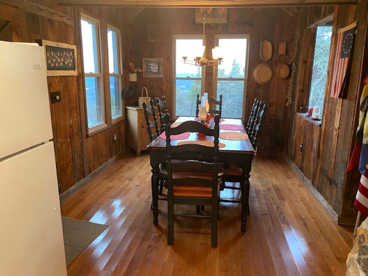 Rustic Log Cabin with Spectacular Mountain Vistas in Piedmont Region, Virginia