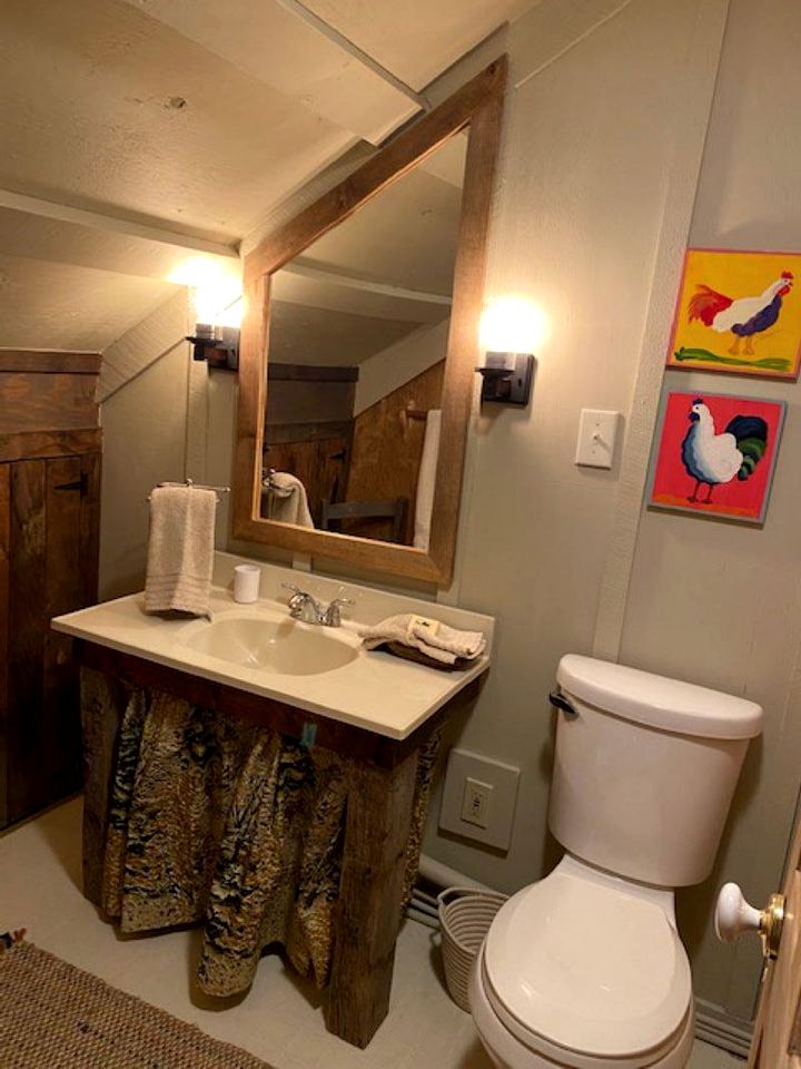 Rustic Log Cabin with Spectacular Mountain Vistas in Piedmont Region, Virginia