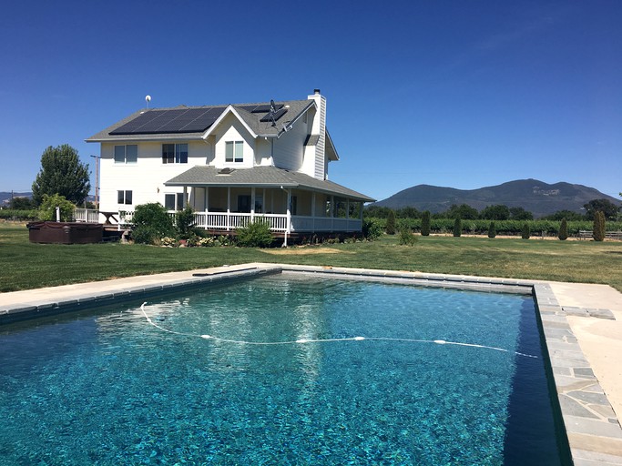 Cottages (Lakeport, California, United States)