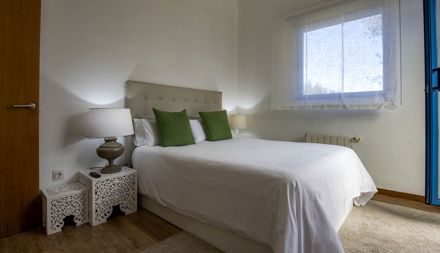 Traditional Cabin Rental with Modern Interior near Santiago de Compostela, Galicia