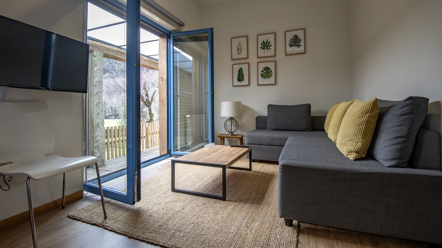 Traditional Cabin Rental with Modern Interior near Santiago de Compostela, Galicia