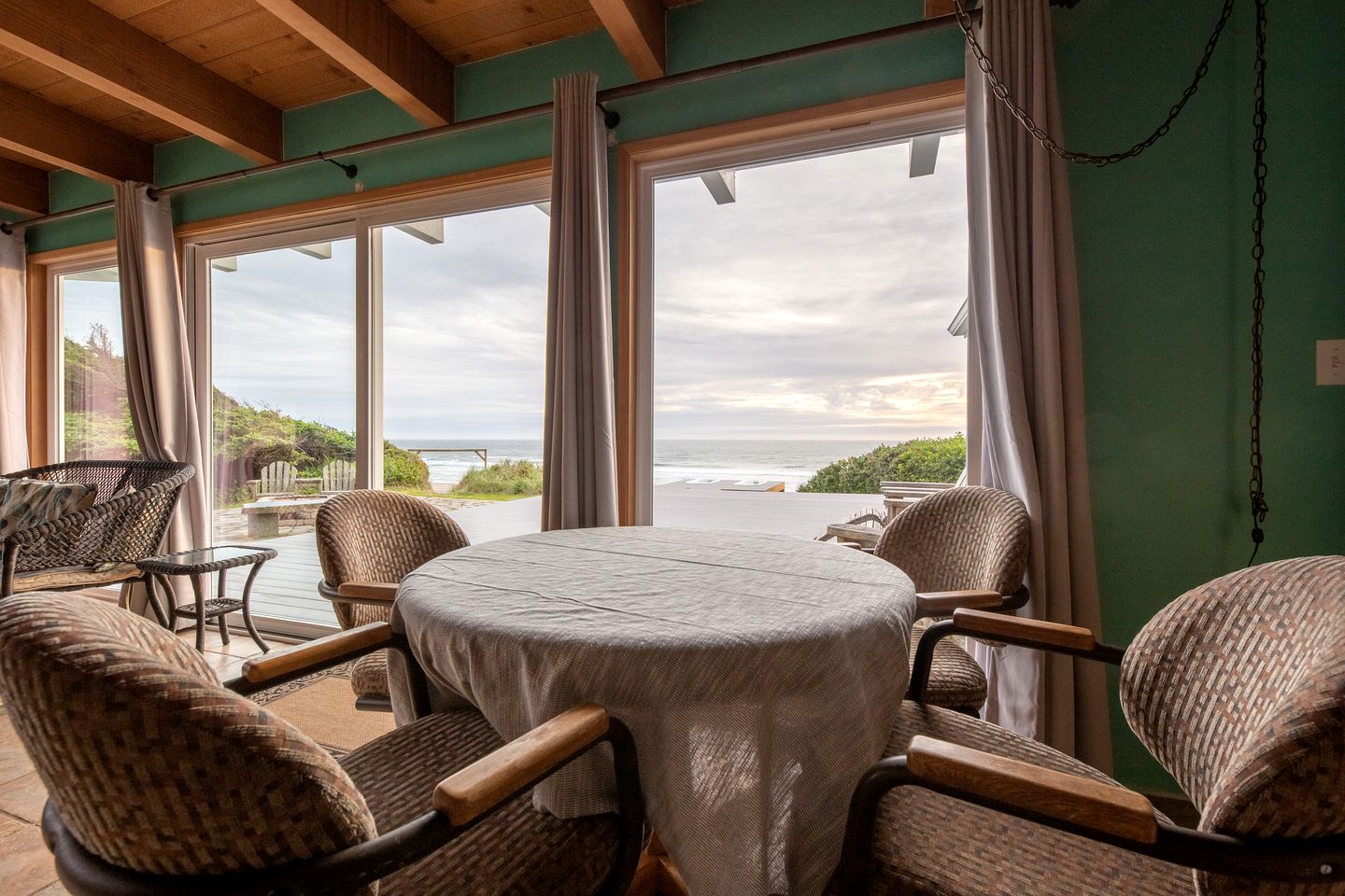 Luxury Oceanfront Vacation Rental with Hot Tub near Nye Beach, Newport, Oregon