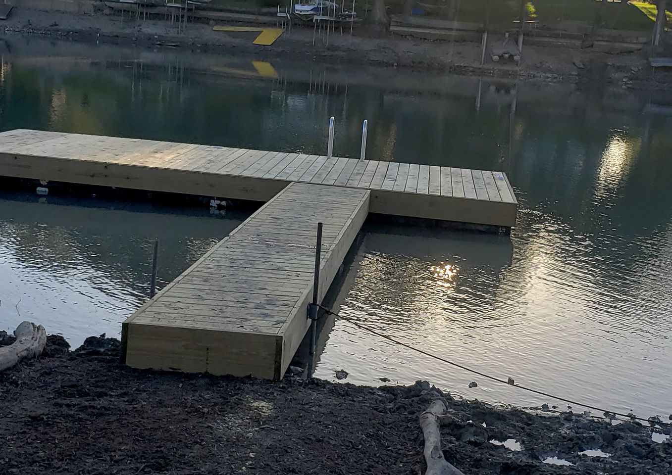 Spacious 10-Person Cabin Rental on Lake Dunlap near Austin, Texas