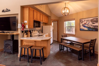 Eco-Friendly Cabin with Views of the Rocky Mountains in Colorado photo 4