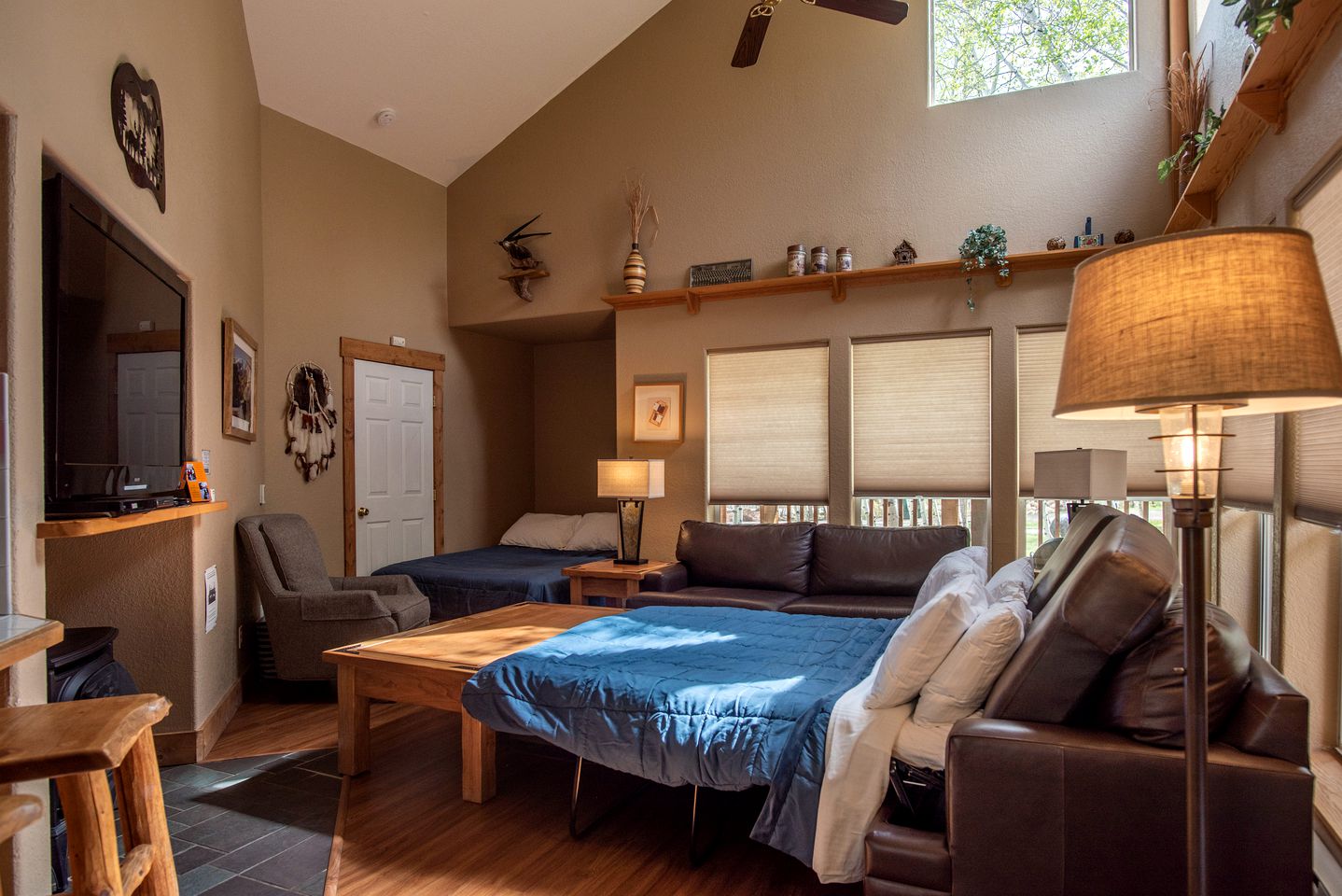 Beautiful Secluded Cabin with a Hot Tub near Monarch Mountain in Colorado