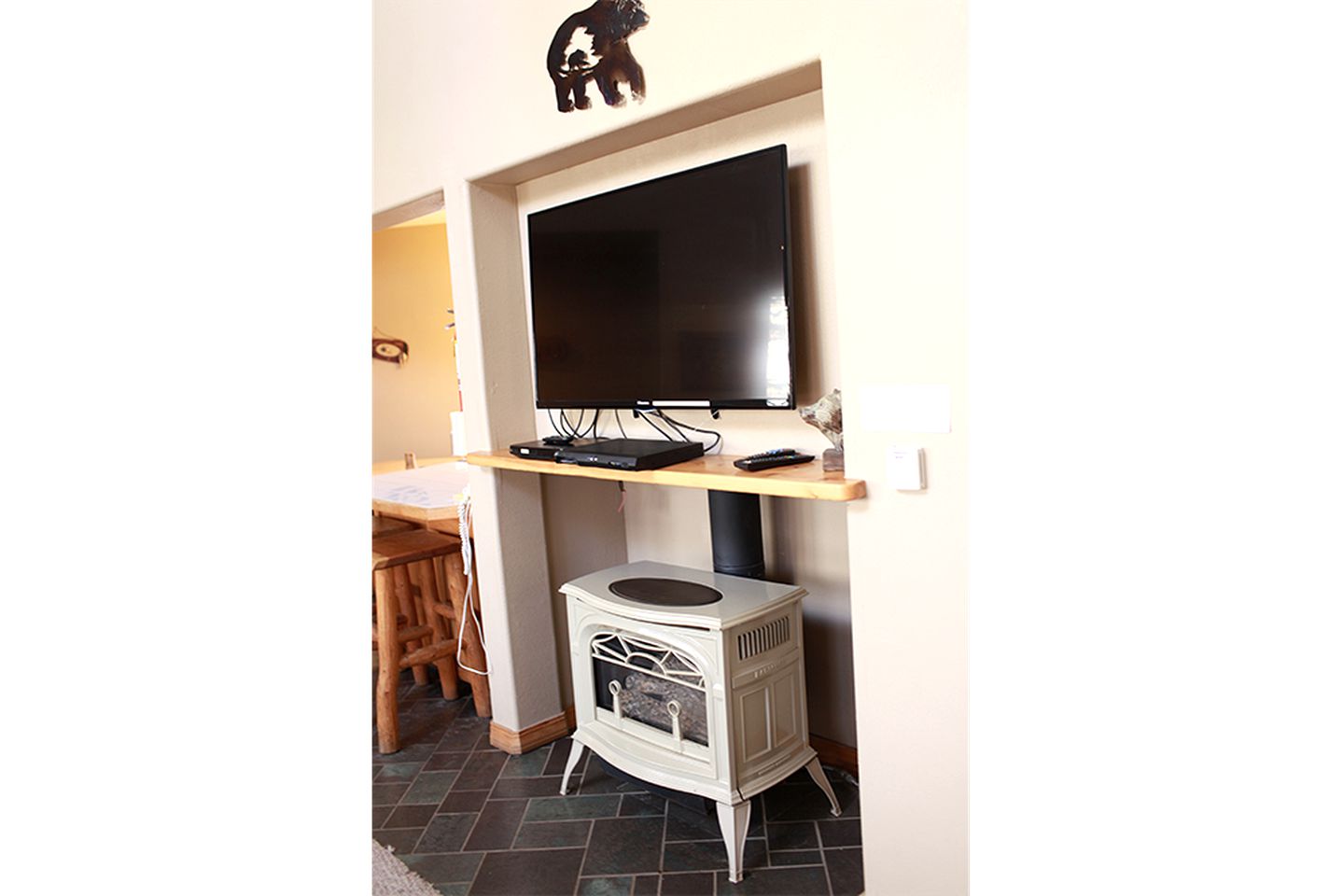 Beautiful Secluded Cabin with a Hot Tub near Monarch Mountain in Colorado